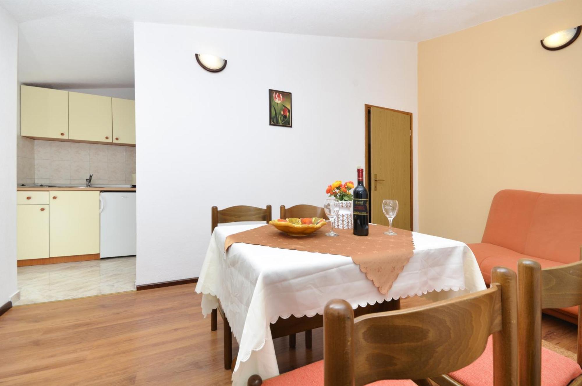 Family Friendly Apartments With A Swimming Pool Baska Voda, Makarska - 12442 Kamer foto