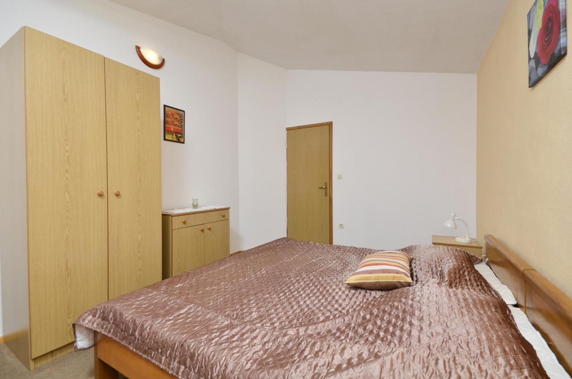 Family Friendly Apartments With A Swimming Pool Baska Voda, Makarska - 12442 Kamer foto